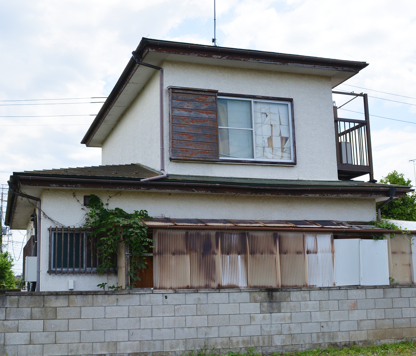 白い不動産物件